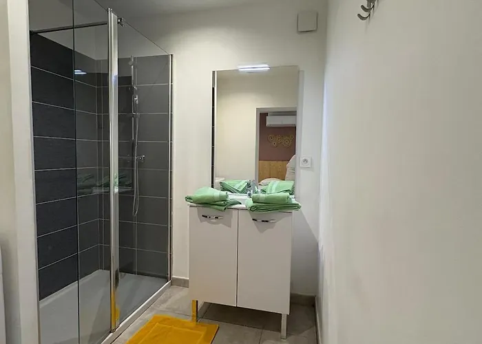 T2 Climatise A 10 Min Des Plages *